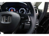 Hondaセンシングの機能のひとつ、アダプティブクルーズコントロール付!アクセルから足を離しても設定したスピードと前車との車間を保ち走行してくれます!車線維持もアシスト☆高速道路で疲労軽減ですね☆
