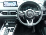 ◆チルト&テレスコピックステアリング◆ドライバーのさまざまな体格に応じて適切な運転姿勢を取りやすいよう、ハンドルの前後位置と高さを調整できます◆