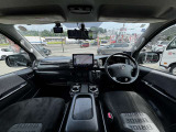 【黒木目インテリアパネル】で車内がワンランク上の高級感溢れる空間になっております!