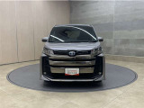 お車購入のポイントとなるフロントマスクです!シャープな目つきが印象的なデザインのヘッドランプです。