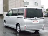 明るく広々、落ち着いた店内では、中古車のご検討・ご購入のほか、携帯電話(au)の購入等、様々なご相談に幅広く応えていきます♪