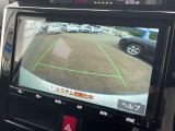 【バックカメラ】ナビ画面に後方映像を映し出し安全を確保!死角になる箇所もしっかり確認できるので運転に不安な方でも安心してお乗りいただけます。