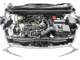 エンジンルームの樹脂部分は丁寧に磨いてツヤをだしています。当社の中古車のエンジンルームクリーニングはとても自信があります★