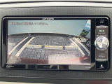 【バックモニター】バックカメラが装着されています。車庫入れが苦手な方もこれがあれば安心ですね
