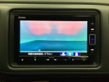 ギヤをR(バック)に入れるとナビの画面に後ろの映像が映るリアカメラ付です。後退時、コンディションが悪い視界でもカラーバックモニターがドライバーをサポートします。