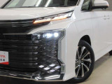 LEDヘッドライトです。デザイン性がよくとても明るいので、夜間の走行や悪天候でも安心です。しかも長寿命!