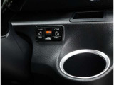 電動のスライドドアで楽々スムース!運転席からも開閉の操作もできます♪キーのスイッチひとつで自動開閉できる便利な機能もついてます♪