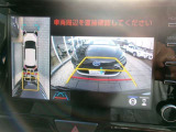 パノラミックビューモニター付きです。車両を上から見たような映像をディスプレイオーディオ画面に表示。運転席からの目視だけでは見にくい、車両周辺の状況をリアルタイムでしっかり確認できます。