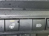 ステアリングヒーター付き。寒い日のドライブも、手のひらから温めてくれます。