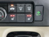 運転席/助手席シートヒーターで寒い日もすぐに温かくなり快適に過ごせます。2段階の温度調整が可能です