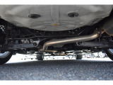 車両後方からの下回りです。マフラー防錆塗装や下回り防錆施工等も可能でございます。