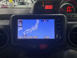 ディスプレイオーディオやカーナビは、現代のドライブにおいて欠かせない装備のひとつです。初めての場所でも迷いにくく、快適なルート案内で運転をサポートします。移動中のエンターテインメント性も高まります。