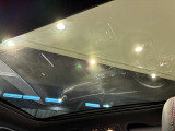 車両は屋内展示しておりますので天候に関係なくごゆっくりコンディションご確認頂けます。車両を倉庫へ保管している場合が御座いますのでご来店前に在庫確認頂けると幸いです。TEL072-784-8800