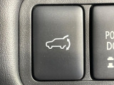 【パワーバックドア】スマートキーや運転席のボタンを押すだけでリアゲートが自動で開閉します!荷物を持っている時や、高い位置にあるバックドアを閉める際に便利な機能です♪