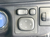 【電動格納ミラー】サイドミラーは電動格納式となっており、狭い駐車場でもキズがつくリスクを抑えられます。