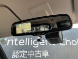 ルームミラーでアラウンドビューモニターの画像が確認出来ます。