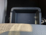 助手席下にも収納スペースあります☆コンパクトなのにたくさん収納があって助かります☆車検証を入れてる方も多い収納スペースです☆
