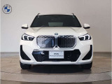 【キドニーグリル】BMWは約90年もの間、ほぼ全ての車両にひと目でBMWだと分かるこの特徴的なフロントグリルが備えられ、デザイン・アイコンとして親しまれてきました。