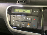 【オートエアコン】一度お好みの温度に設定すれば、車内の温度を検知し風量や温度を自動で調整。暑い&hellip;寒い&hellip;と何度もスイッチ操作をする必要はありません。快適な車内空間には必須の機能ですね♪