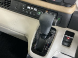 発進時から滑らかに加速する無段階変速のCVTはストップ&ゴーの多い街の中も快適です