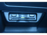ETCは純正ならではの足元を妨げない工夫をこらしており、ETC2.0搭載車です。周辺のITSスポット道路状況や渋滞情報も表示可能でございます。