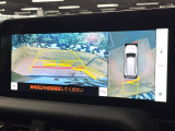 【パノラミックビューモニター】専用のカメラにより、上から見下ろしたような視点で360度クルマの周囲を確認することができます☆死角部分も確認しやすく、狭い場所での切り返しや駐車もスムーズに行えます。