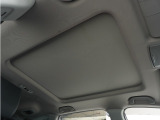 ◆サンルーフ装備車◆開放感あふれるガラスサンルーフを装備。快適なドライブをお楽しみいただけます。