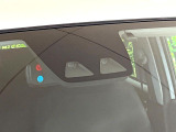 【スマートアシスト】走行中に前方の車両等を認識し、衝突しそうな時は警報とブレーキで衝突回避と被害軽減をアシスト。より安全にドライブをお楽しみいただけます。