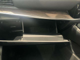 車検証入れになどにも使える便利な収納BOXあります。