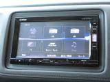ナビゲーションは純正メモリーナビ(VXM-165VFEi)を装着しております。AM、FM、CD、DVD再生、Bluetooth、音楽録音再生、フルセグTVがご使用いただけます。