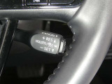 【レーダークルーズコントロール】(全車速追従機能付)付きです。車速に応じて追従支援してくれるので、ロングドライブも快適です。詳細は販売店スタッフまでおたずねください。