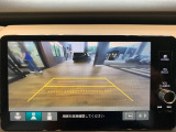 【バックカメラ(3モード)】視点を切り替えて後方を確認でき、駐車や車庫入れも安心です。