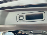 荷物を置いてクルマから離れると自動で閉扉する「予約クローズ機能」が付いたパワーテールゲート!