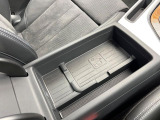 ●置くだけ充電:対応スマートフォンを置くだけでワイヤレスでの充電が可能です!
