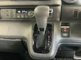 オートマチックシフトレバーは、手になじみ操作しやすい形状で安全運転にもつながります♪
