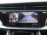 バックカメラ駐車時、後退時に後方を確認する事ができる安全快適装備になります映像だけでなくセンサーにより障害物の距離もドライバーに直感的に伝えてくれる機能になります。