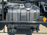 燃料タンクは100Lです。