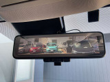 [スマートルームミラー]車両後方をミラーに映し出すため、悪天候の時でも視界は良好♪