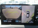 マルチビューカメラで車の周囲を映像で確認できます。駐車場や見通しの悪い交差点などナビ画面に映し出します。
