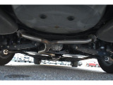 車両後方からの下回りです。マフラー防錆塗装や下回り防錆施工等も可能です。