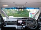 運転視界の広いフロントガラスです!当店の在庫車は新車店のデモカー、下取りを中心に厳選して仕入れたホンダ認定中古車です!ホンダ車のことならお任せください!