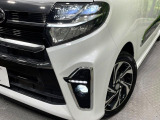 【LEDヘッドライト】悪天候や夜間走行時も良好な視界を確保し安心して運転できる高輝度LEDヘッドライトを装備!点灯速度が早く、消費電力も抑えられています。