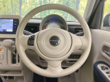 インテリアに合わせたデザインのステアリングは、運転される方のことも考え、運転しやすい形状、大きさです。是非一度、実際に触ってお確かめください。
