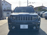 「どこにでも行ける。何でもできる。」Jeepに息づく自由の精神はその素晴らしい性能で、Jeepだから辿り着ける未知なる世界へ誘い心と身体を開放します。
