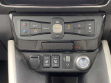 オートエアコン付ですので快適な車内温度を保てます。またシートヒータも各席お使いいただけます。