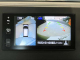 前後左右4つのカメラで、上から見たような映像をお届け、駐車時も安心、アラウンドビューモニター付(肉眼では確認し辛い左前の映像に切り替えることも可能です)。