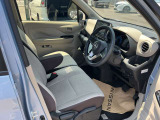 運転席まわりは、使用感も少なく良好な状態です。
