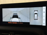 【パノラミックビューモニター】車を真上から見た状態をナビに映し出し、駐車時などをサポート☆クルマの斜め後ろなど、目が届きにくい箇所も確認できるため、いち早く障害物に気が付くことができます!