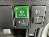 【eコンスイッチ】低燃費運転をサポートするECONモード。スイッチをONすると、エンジンやトランスミッション、A/Cなどを協調制御し、燃費の向上に貢献。エコドライブの効果を高めます。