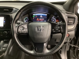 ハンドルにHondaセンシング系のクルーズコントロールやレーンキープアシストなどのスイッチと、オーディオの操作スイッチが装備されています。ハンドルから手を離さず安全に操作できます。
